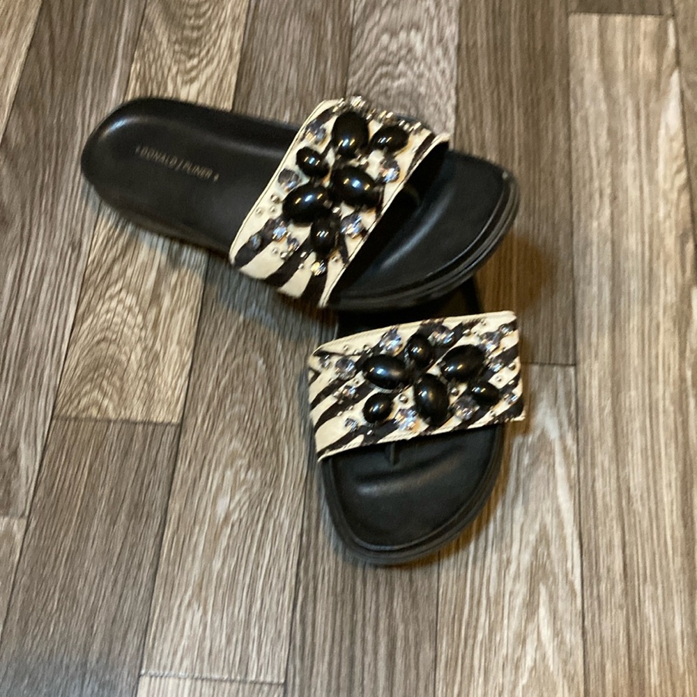 Women’s slippers